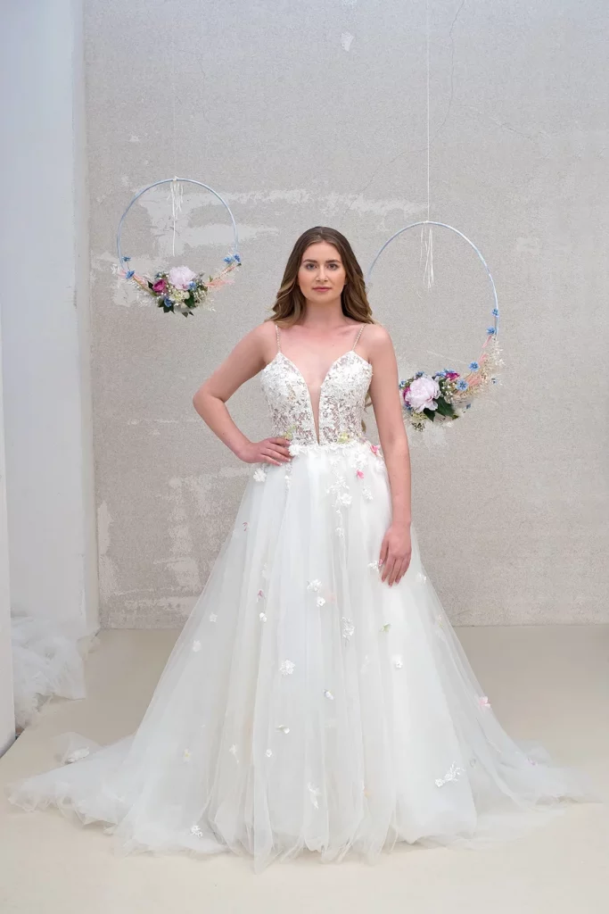 [:de]romantischen Brautkleid im Prinzessinen-Style mit 3D-Spitze[:]